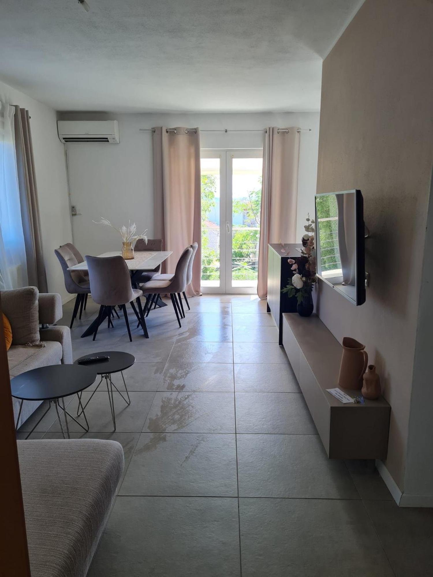 Oleander Apartment *